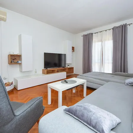 Micic By Interhome